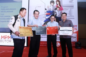 Wito (kedua dari kiri) memperkenalkan OHC