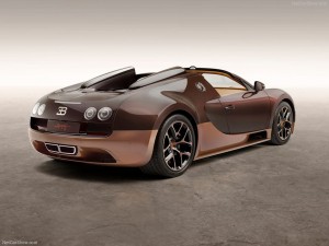 eksterior dibungkus dengan bronze-coloured clear-coated carbon