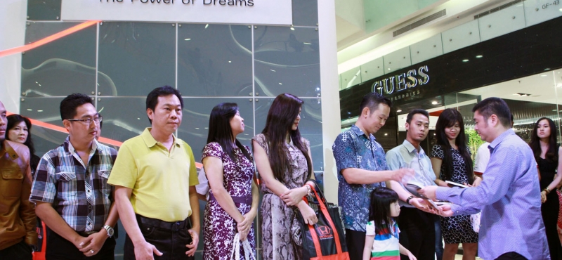HOREE… 29 KONSUMEN HONDA MOBILIO TERIMA KUNCI DARI HONDA SURABAYA CENTER